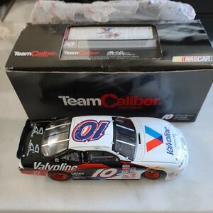 Johnny Benson #10 2002 Team Caliber Valvoline Eagle One 1:24 NASCAR 0102081VA